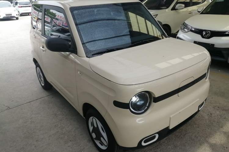 Used Geely Galaxy Panda 2025 210 km – Yuanqi Bear Front Right 45 Deg