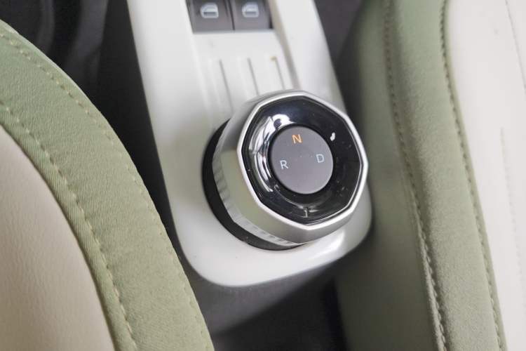 Used Geely Galaxy Panda 2025 210km Panda Rider Gear Lever