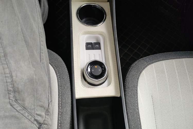 Used Geely Galaxy Panda 2025 210 km – Yuanqi Bear Gear Lever