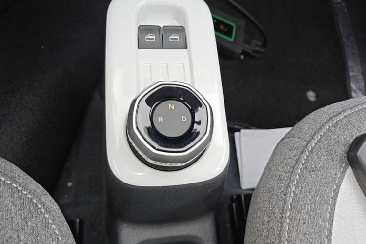 Used Geely Galaxy Panda 2025 210 km – Yuanqi Bear Gear Lever