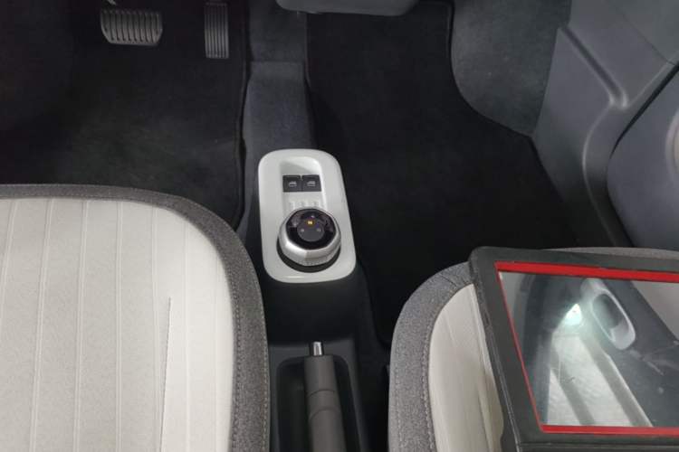 Used Geely Galaxy Panda 2025 210 km – Yuanqi Bear Gear Lever