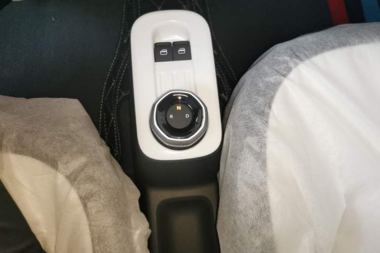 Used Geely Galaxy Panda 2025 210 km – Yuanqi Bear Gear Lever