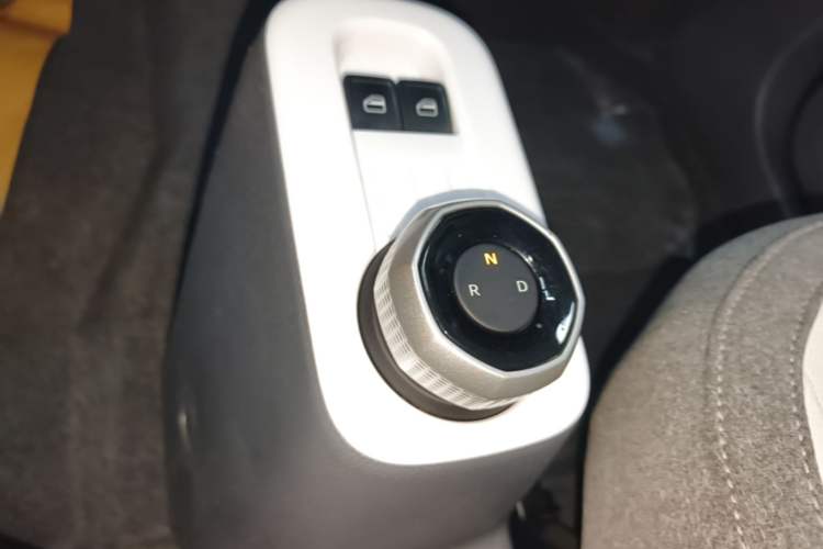 Used Geely Galaxy Panda 2025 210 km – Yuanqi Bear Gear Lever