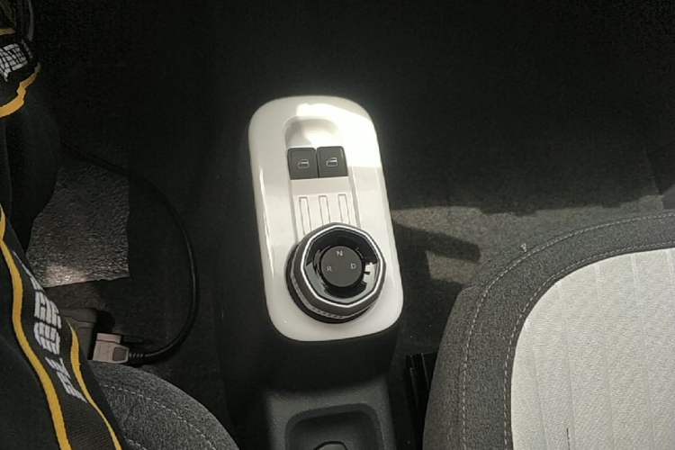 Used Geely Galaxy Panda 2025 210 km – Yuanqi Bear Gear Lever