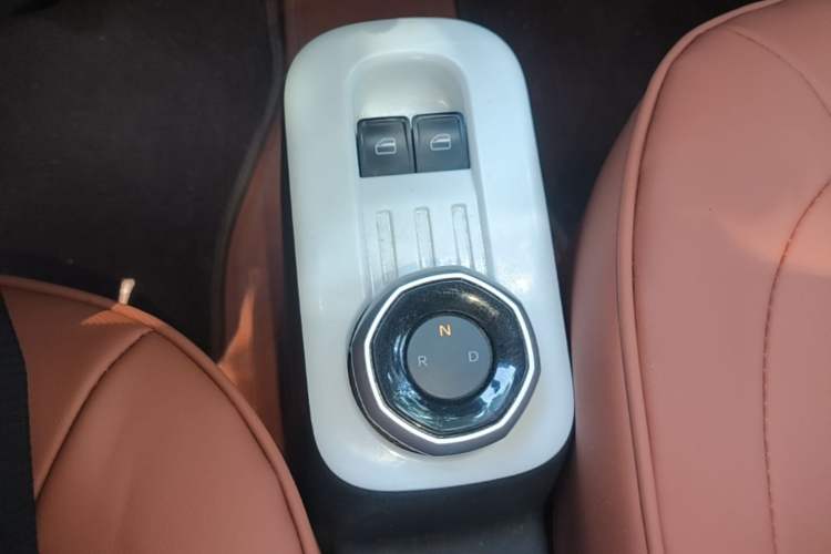 Used Geely Galaxy Panda 2025 210 km – Yuanqi Bear Gear Lever