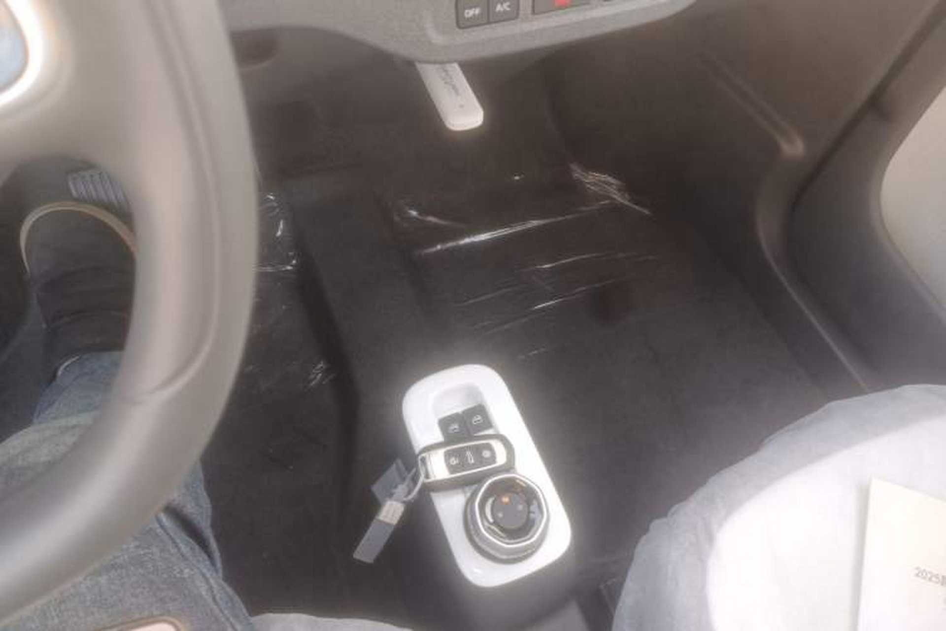 Used Geely Galaxy Panda 2025 210 km – Yuanqi Bear Gear Lever