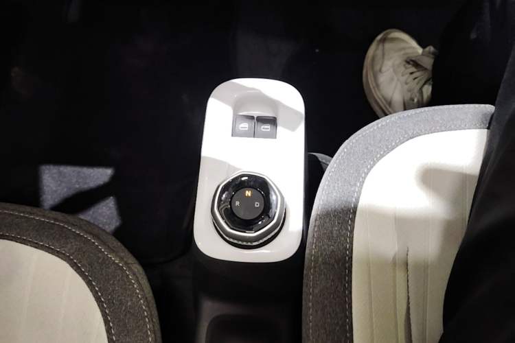 Used Geely Galaxy Panda 2025 210 km – Yuanqi Bear Gear Lever