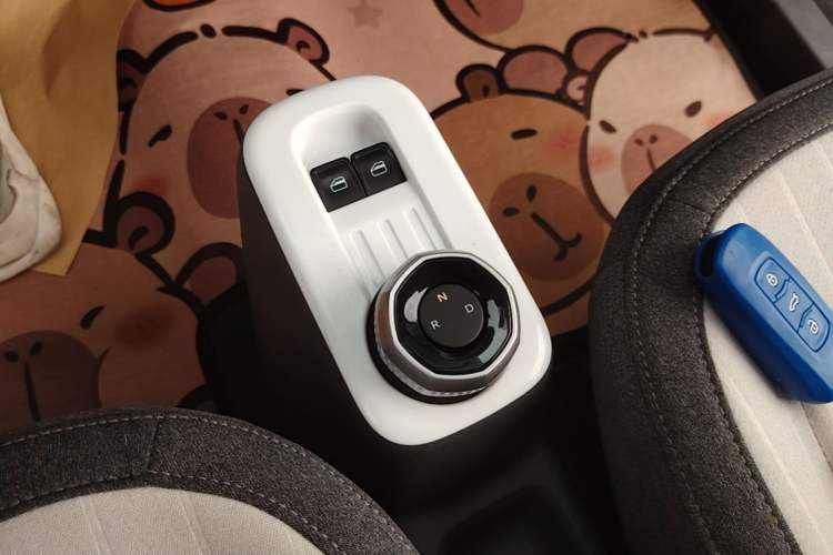 Used Geely Galaxy Panda 2025 210 km – Yuanqi Bear Gear Lever
