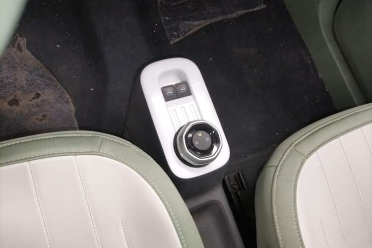 Used Geely Galaxy Panda 2025 210km Panda Rider Gear Lever