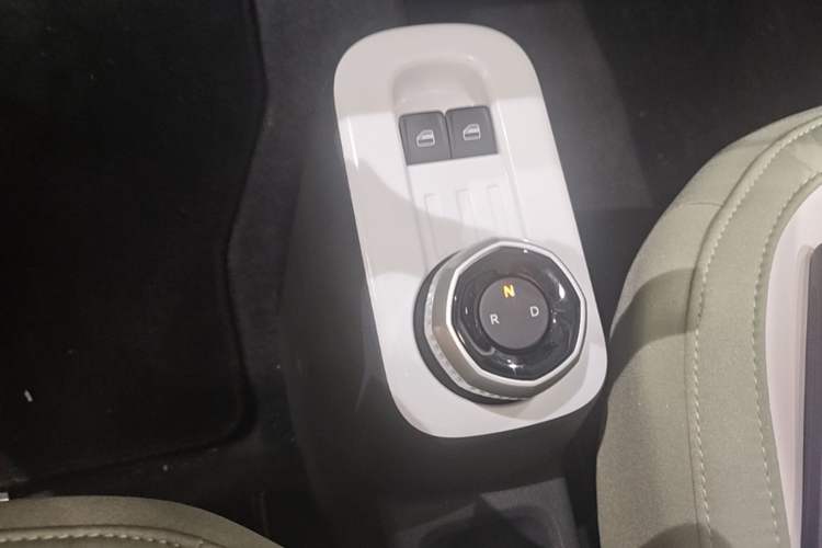 Used Geely Galaxy Panda 2025 210km Panda Rider Gear Lever