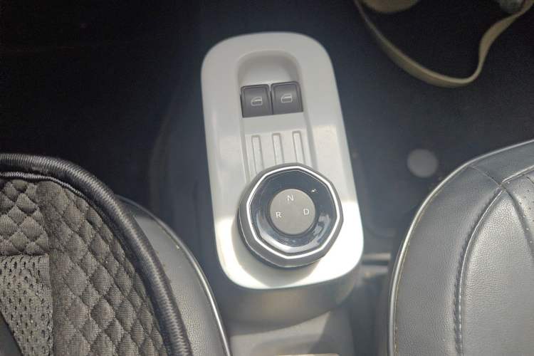 Used Geely Galaxy Panda 2025 210 km – Yuanqi Bear Gear Lever