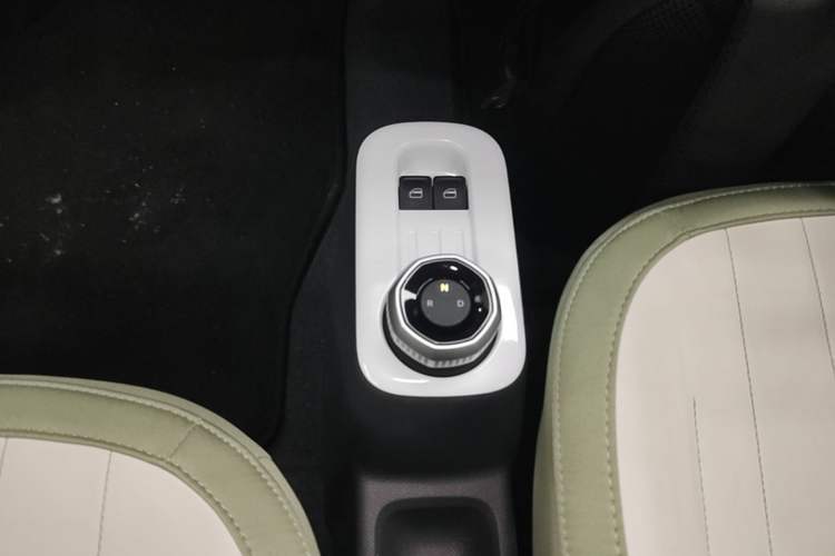 Used Geely Galaxy Panda 2025 210km Panda Rider Gear Lever
