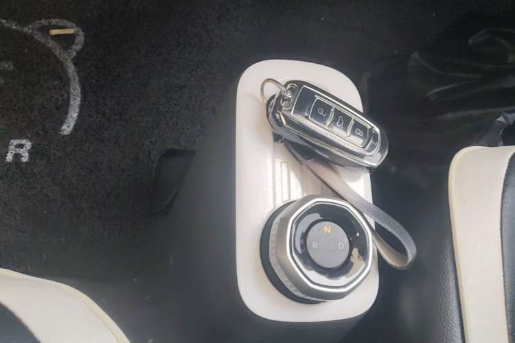 Used Geely Galaxy Panda 2025 210 km – Yuanqi Bear Gear Lever