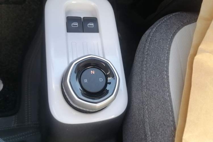 Used Geely Galaxy Panda 2025 210 km – Yuanqi Bear Gear Lever
