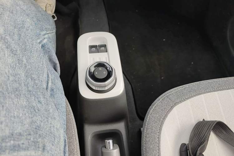 Used Geely Galaxy Panda 2025 210 km – Yuanqi Bear Gear Lever