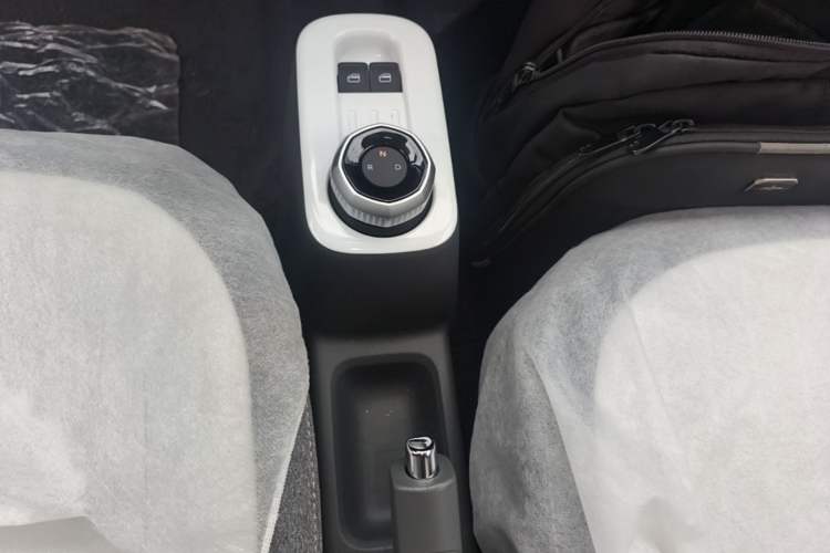Used Geely Galaxy Panda 2025 210 km – Yuanqi Bear Gear Lever