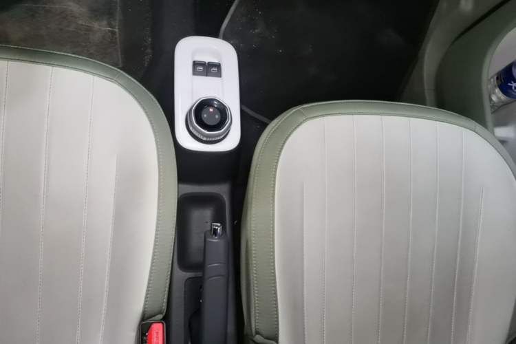 Used Geely Galaxy Panda 2025 210km Panda Rider Gear Lever