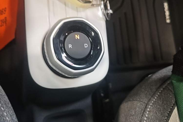 Used Geely Galaxy Panda 2025 210 km – Yuanqi Bear Gear Lever