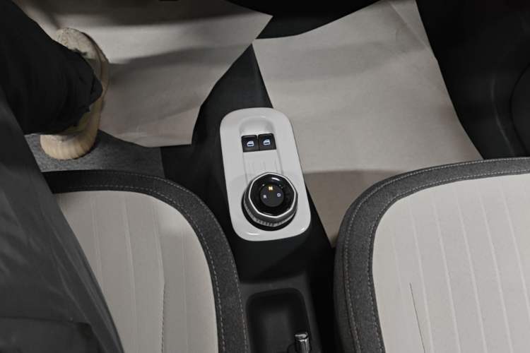 Used Geely Galaxy Panda 2025 210 km – Yuanqi Bear Gear Lever