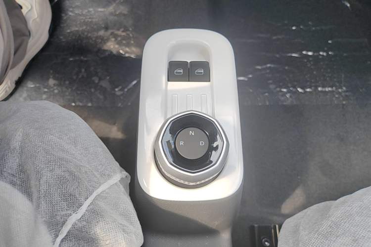 Used Geely Galaxy Panda 2025 210 km – Yuanqi Bear Gear Lever