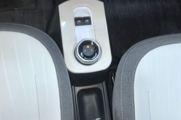 Used Geely Galaxy Panda 2025 210 km – Yuanqi Bear Gear Lever