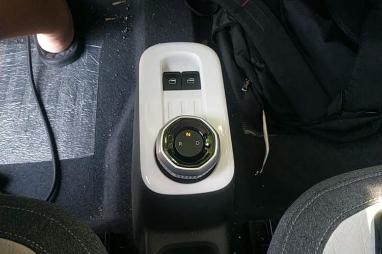 Used Geely Galaxy Panda 2025 210 km – Yuanqi Bear Gear Lever