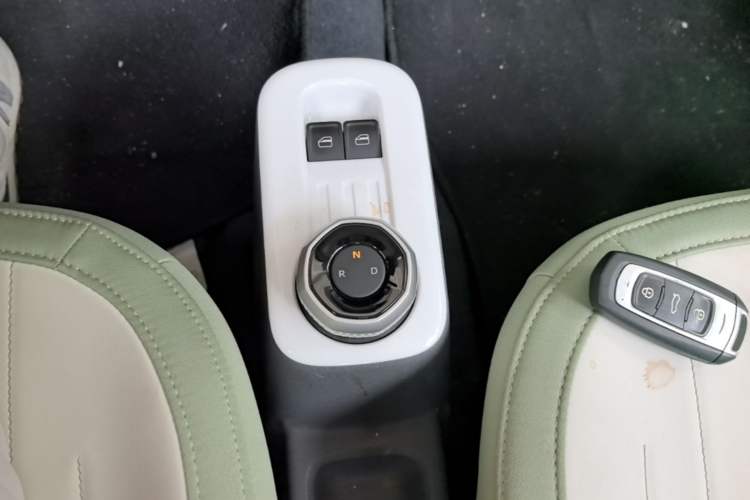 Used Geely Galaxy Panda 2025 210km Panda Rider Gear Lever