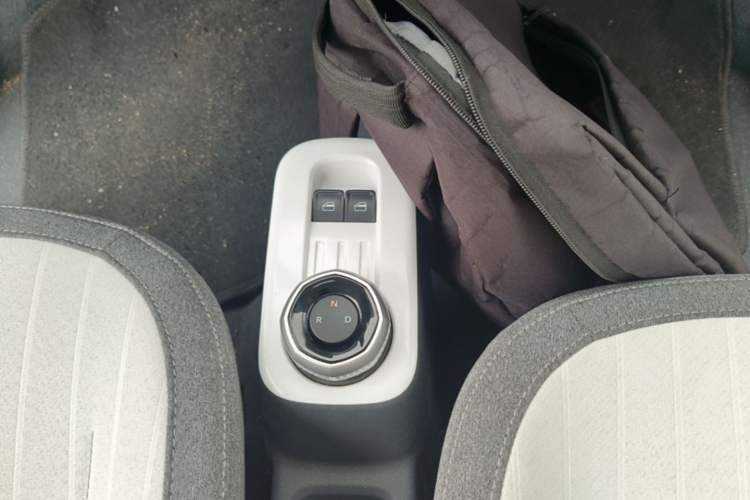 Used Geely Galaxy Panda 2025 210 km – Yuanqi Bear Gear Lever
