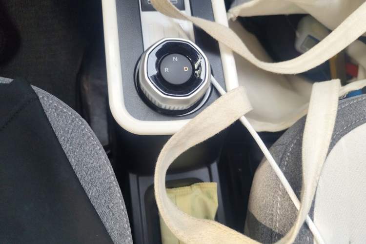 Used Geely Galaxy Panda 2025 210 km – Yuanqi Bear Gear Lever
