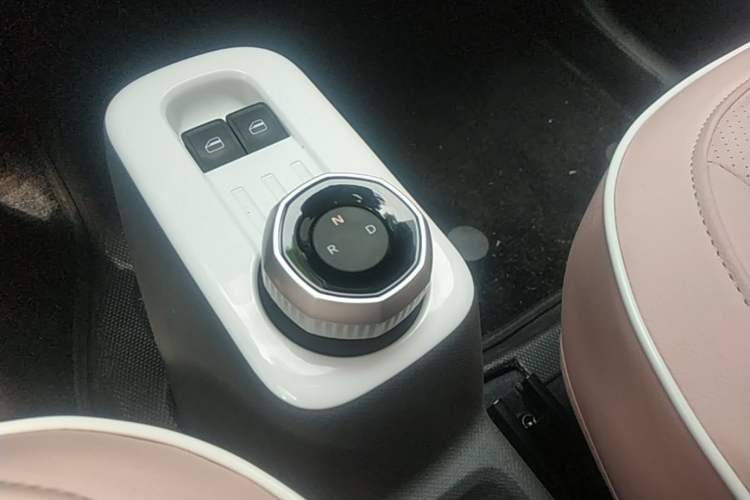 Used Geely Galaxy Panda 2025 210 km – Yuanqi Bear Gear Lever