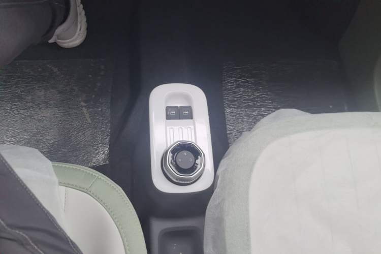 Used Geely Galaxy Panda 2025 210km Panda Rider Gear Lever