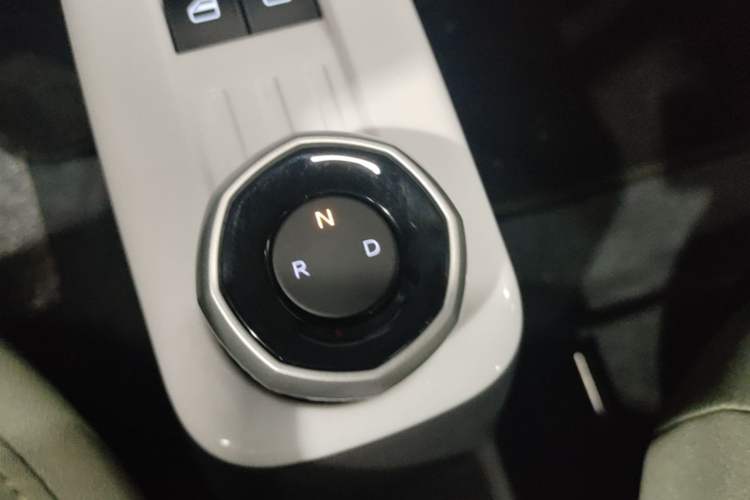 Used Geely Galaxy Panda 2025 210km Panda Rider Gear Lever