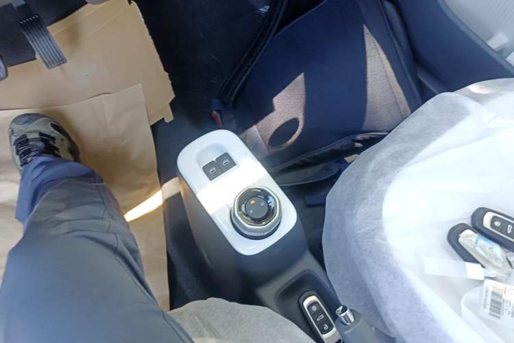 Used Geely Galaxy Panda 2025 210 km – Yuanqi Bear Gear Lever