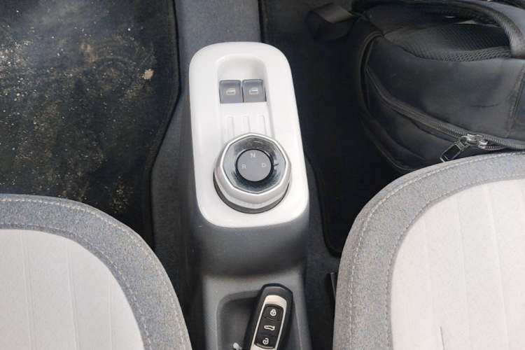 Used Geely Galaxy Panda 2025 210 km – Yuanqi Bear Gear Lever