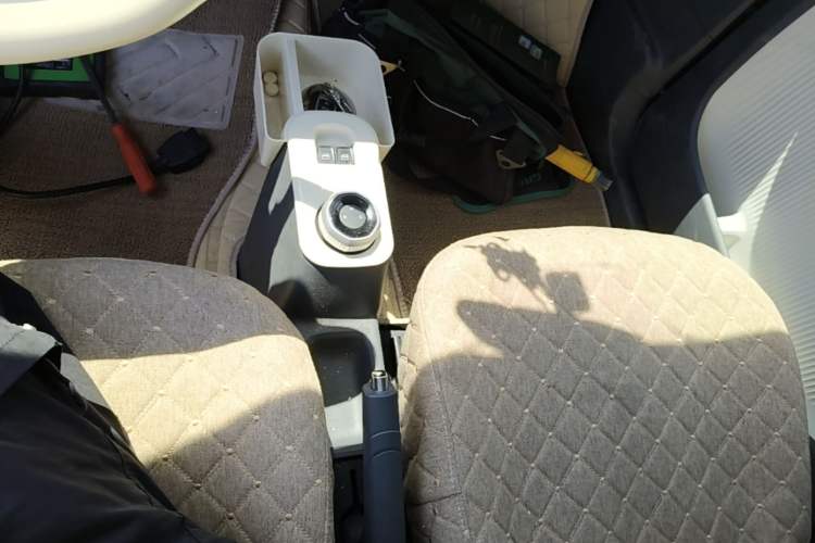 Used Geely Galaxy Panda 2025 210 km – Yuanqi Bear Gear Lever