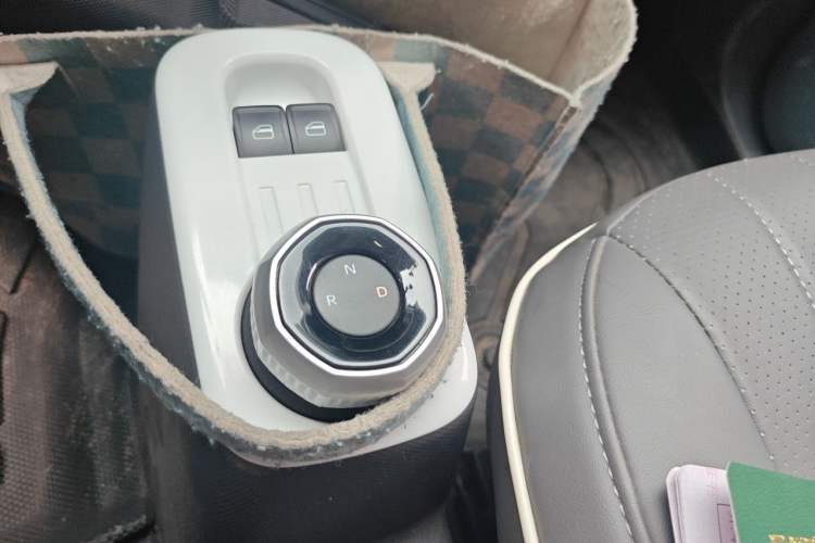 Used Geely Galaxy Panda 2025 210 km – Yuanqi Bear Gear Lever