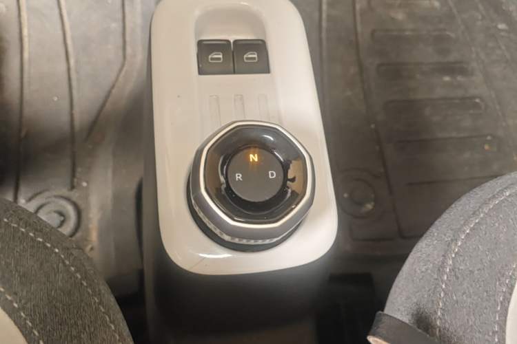 Used Geely Galaxy Panda 2025 210 km – Yuanqi Bear Gear Lever