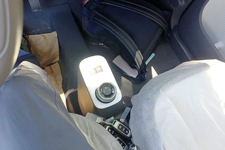 Used Geely Galaxy Panda 2025 210 km – Yuanqi Bear Gear Lever