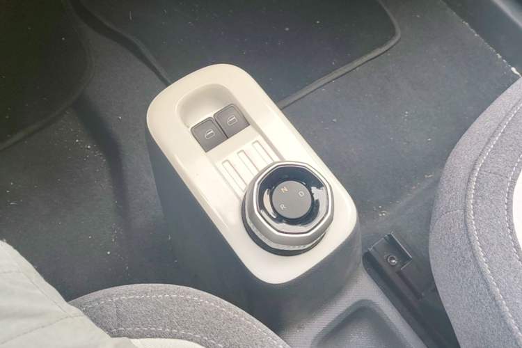 Used Geely Galaxy Panda 2025 210 km – Yuanqi Bear Gear Lever