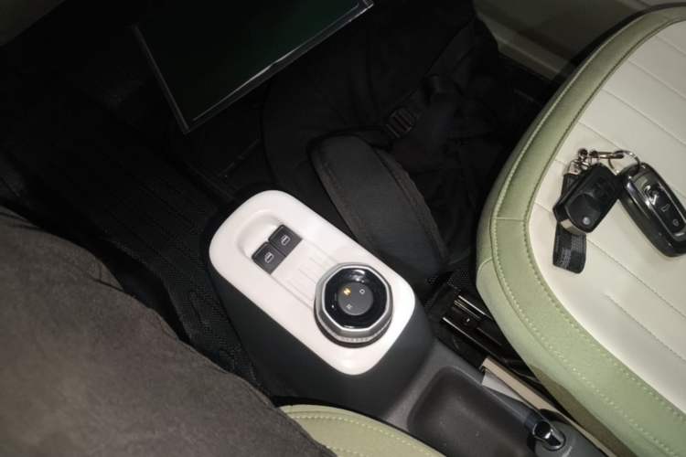 Used Geely Galaxy Panda 2025 210km Panda Rider Gear Lever