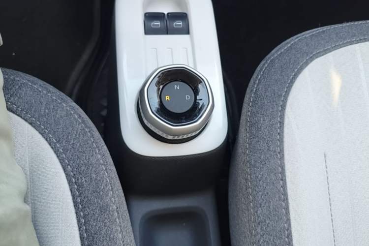 Used Geely Galaxy Panda 2025 210 km – Yuanqi Bear Gear Lever