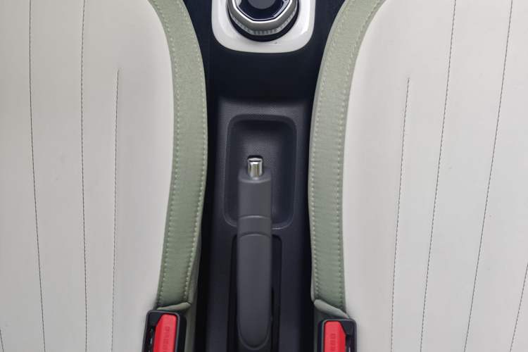 Used Geely Galaxy Panda 2025 210km Panda Rider Gear Lever