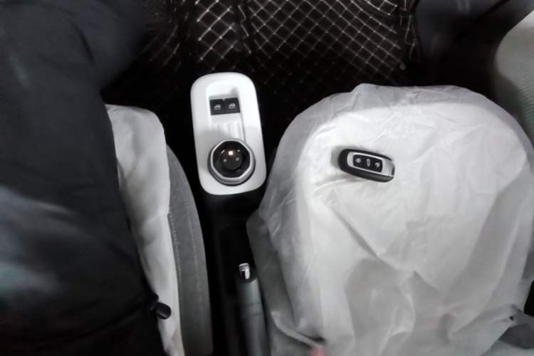 Used Geely Galaxy Panda 2025 210 km – Yuanqi Bear Gear Lever