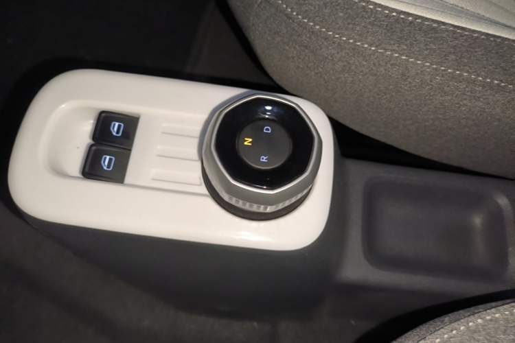 Used Geely Galaxy Panda 2025 210 km – Yuanqi Bear Gear Lever
