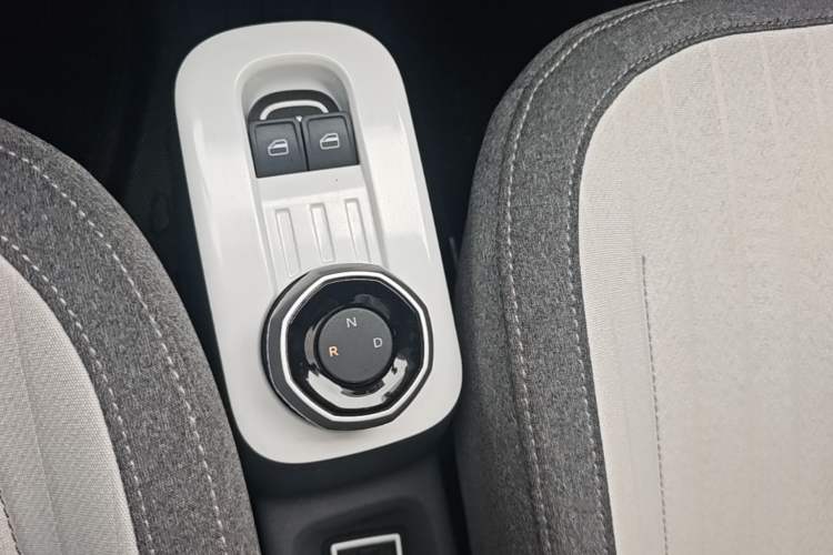 Used Geely Galaxy Panda 2025 210 km – Yuanqi Bear Gear Lever