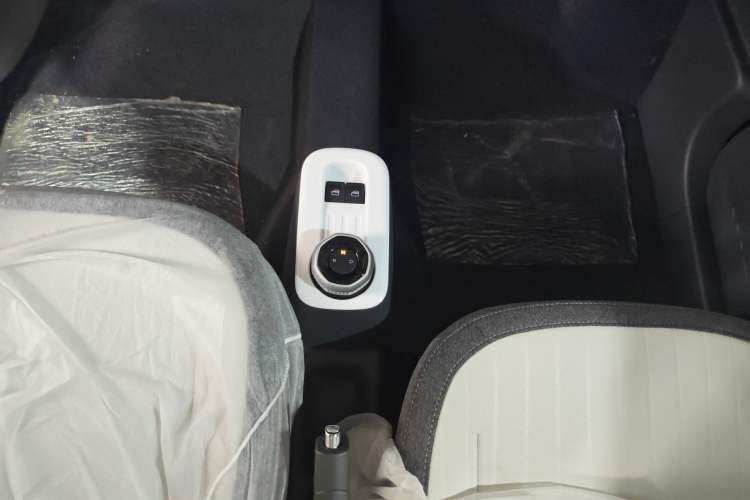 Used Geely Galaxy Panda 2025 210 km – Yuanqi Bear Gear Lever