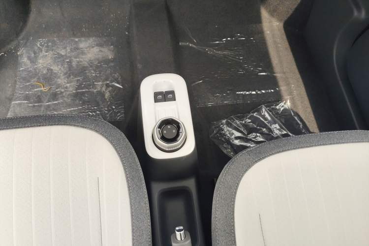 Used Geely Galaxy Panda 2025 210 km – Yuanqi Bear Gear Lever