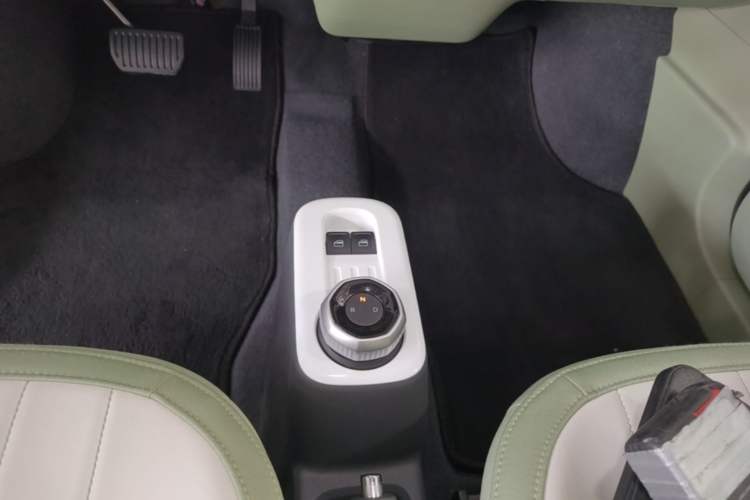 Used Geely Galaxy Panda 2025 210km Panda Rider Gear Lever