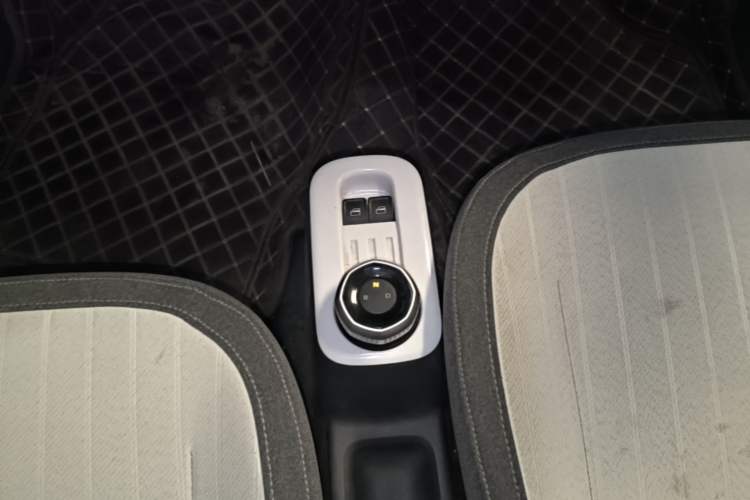 Used Geely Galaxy Panda 2025 210 km – Yuanqi Bear Gear Lever