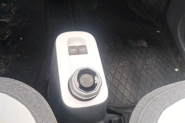 Used Geely Galaxy Panda 2025 210 km – Yuanqi Bear Gear Lever